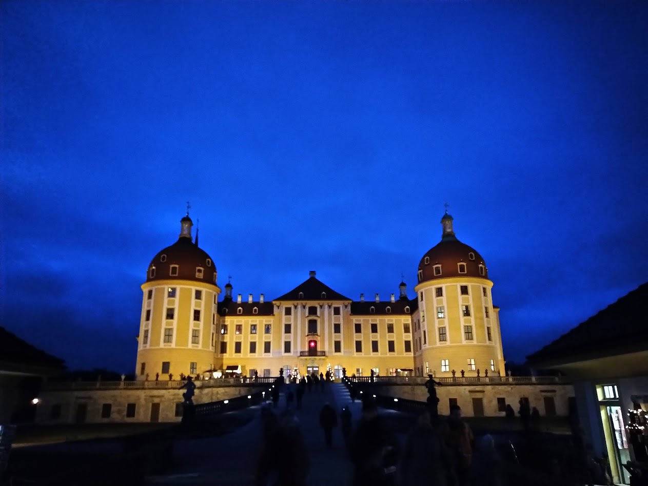 Moritzburg with the impressive castle in the blue hour.
